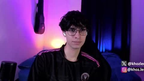 khozler_ online show from November 18, 2025, 2:06 am