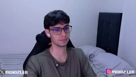 khozler_ online show from March 17, 2026, 2:16 am