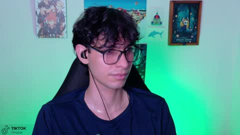 khozler_ online show from May 12, 2026, 3:47 am