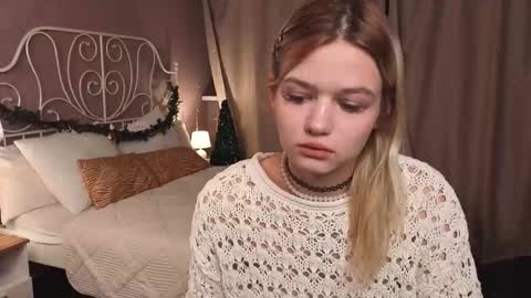 Kiana online show from December 15, 2025, 5:44 am