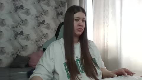 kianna_dior_ online show from March 19, 2026, 8:29 am