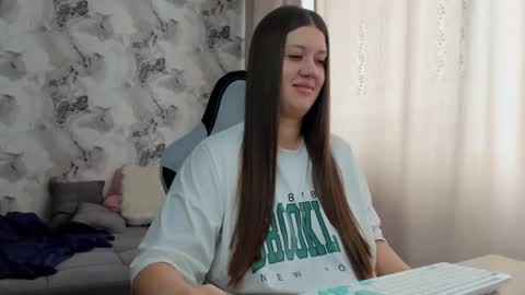 kianna_dior_ online show from April 17, 2026, 6:49 am