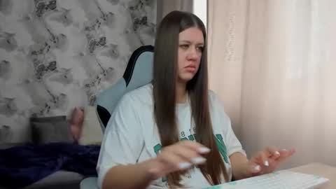 kianna_dior_ online show from April 18, 2026, 9:46 am