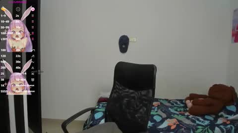 Snapshot of kiara_and_evelyn chatting on February 19, 2025, 2:12 am Evelyn online show from February 19, 2025, 2:12 am