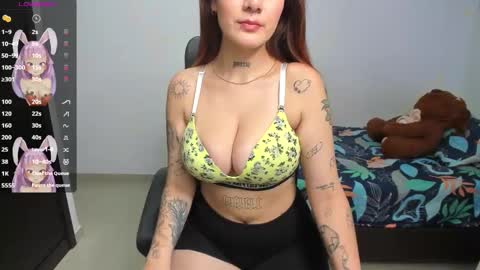Snapshot of kiara_and_evelyn chatting on February 26, 2025, 11:37 pm Evelyn online show from February 26, 2025, 11:37 pm