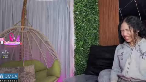 Kiara Zahiri online show from November 5, 2025, 10:59 am