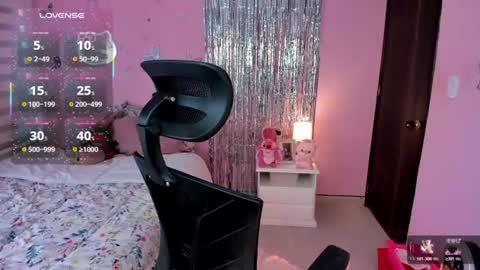 Snapshot of kiarielle chatting on July 9, 2026, 8:35 pm Kiarielle online show from July 9, 2026, 8:35 pm