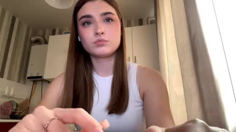 Ola my name is Lissa  Lets hit 10 Thumbs Up together   online show from March 19, 2026, 1:04 pm