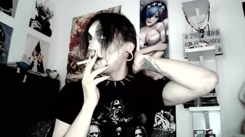 Snapshot of kiiller_queen chatting on June 4, 2026, 6:47 pm kenny online show from June 4, 2026, 6:47 pm