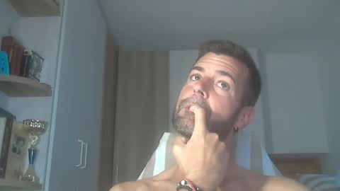 Snapshot of kikehotmachine chatting on September 22, 2025, 5:48 pm HotMachine online show from September 22, 2025, 5:48 pm