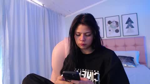 kIKI online show from October 15, 2025, 2:39 pm