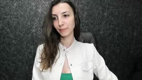 Snapshot of kikies_ chatting on November 12, 2025, 11:32 am Mika and Miranda online show from November 12, 2025, 11:32 am