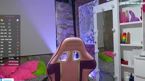 kiki online show from December 13, 2025, 7:53 pm