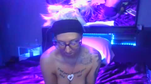 kikilovespartylights online show from February 18, 2025, 12:06 pm