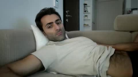 kikkus01 online show from October 24, 2025, 2:13 pm