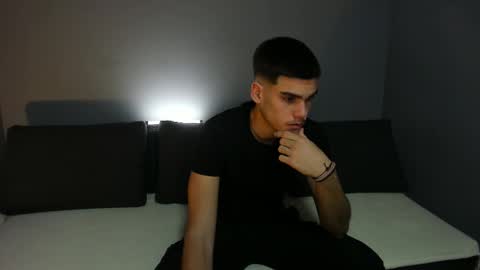 Snapshot of kilian_rocho chatting on December 23, 2025, 6:11 am Kilian online show from December 23, 2025, 6:11 am