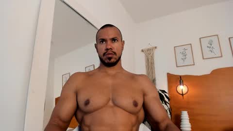 Kilua Muscle guy online show from November 27, 2025, 8:44 pm