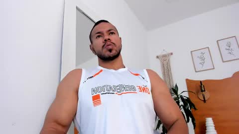 Kilua Muscle guy online show from April 22, 2026, 8:21 pm