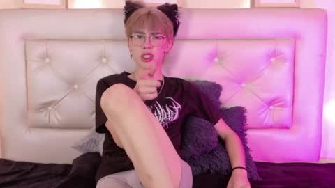  Adrien  online show from July 5, 2026, 12:06 am
