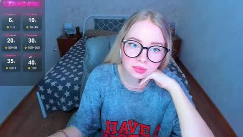 Snapshot of kim_girl_next_door chatting on December 1, 2025, 8:52 am KIM online show from December 1, 2025, 8:52 am