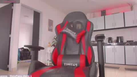 Snapshot of kim_hugecock chatting on February 17, 2025, 4:26 pm KIM QUEENS online show from February 17, 2025, 4:26 pm