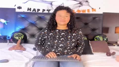 Kim Marquez online show from October 31, 2025, 7:04 pm