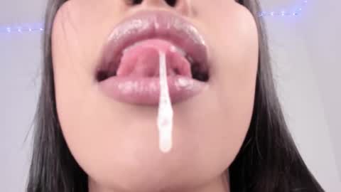 kim_mouth17 online show from November 24, 2025, 2:33 am