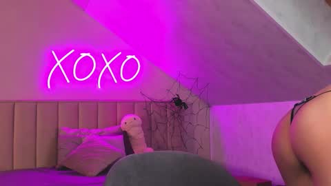 kimberlly_smith online show from November 8, 2025, 11:58 pm