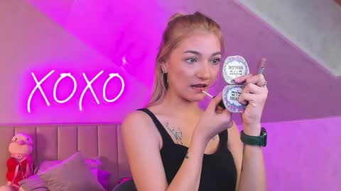 kimberlly_smith online show from November 19, 2025, 1:05 am