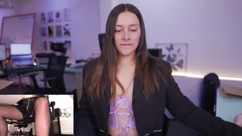 Kimberly 1200-1900 GMT-5 online show from October 15, 2025, 7:14 pm