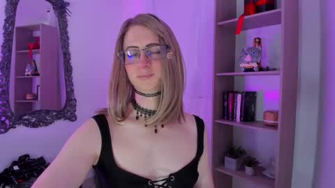 kimberly_thonson online show from November 29, 2025, 3:37 pm