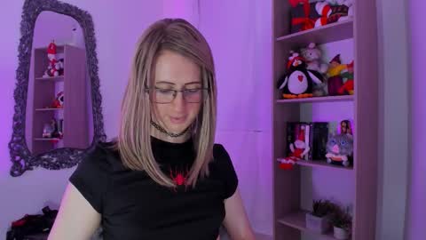 kimberly_thonson online show from December 1, 2025, 4:12 pm