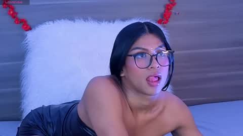 Snapshot of kimberlyn_burbano chatting on May 15, 2026, 5:42 pm Kimberlyn online show from May 15, 2026, 5:42 pm