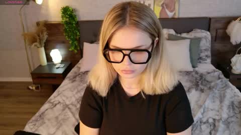 Snapshot of kimevanss chatting on May 22, 2026, 5:47 am KimEvanss online show from May 22, 2026, 5:47 am