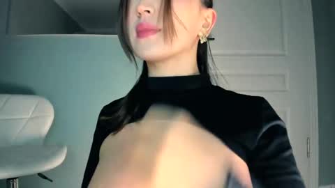 Kiki  online show from April 18, 2026, 7:29 pm