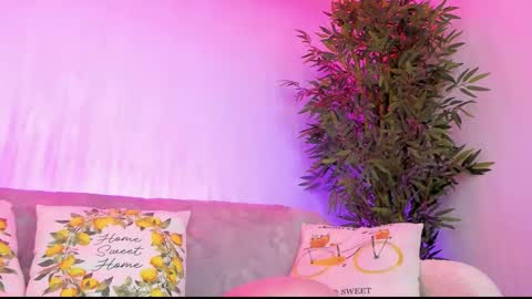 Snapshot of kimkardassiann chatting on September 30, 2025, 7:30 pm Natalie online show from September 30, 2025, 7:30 pm