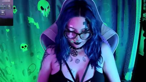   online show from November 20, 2025, 3:01 pm