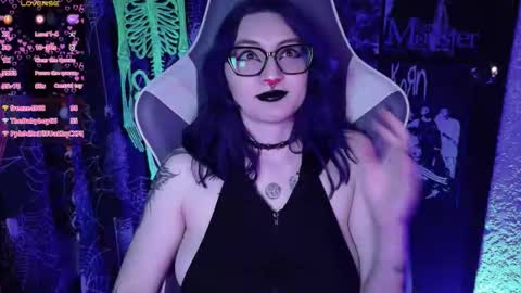 Kim Lennox online show from March 10, 2026, 3:39 pm