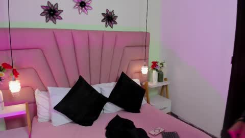 kimluna1 online show from February 23, 2026, 3:04 am