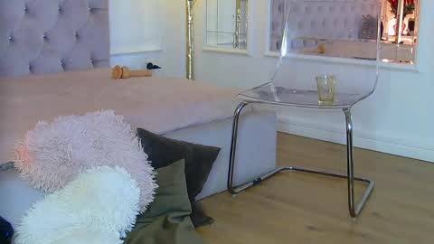 kimmdaviss online show from April 1, 2026, 1:41 pm