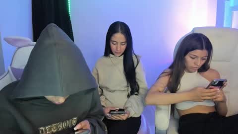 Snapshot of kimmi_foxy chatting on December 11, 2024, 2:30 am kimmi online show from December 11, 2024, 2:30 am