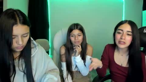 Snapshot of kimmi_foxy chatting on February 23, 2025, 2:40 am kimmi online show from February 23, 2025, 2:40 am