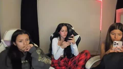 Snapshot of kimmi_foxy chatting on March 2, 2025, 3:13 am kimmi online show from March 2, 2025, 3:13 am