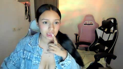 Snapshot of kimmi_foxy chatting on September 24, 2025, 11:08 pm kimmi online show from September 24, 2025, 11:08 pm