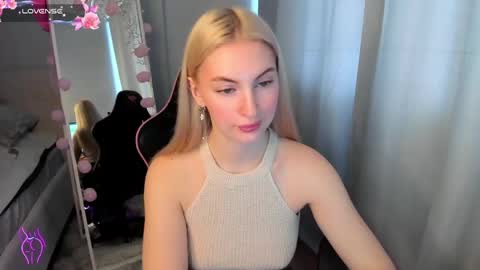 Snapshot of kimmy1_powell chatting on May 7, 2026, 3:45 am kimmy1_powell online show from May 7, 2026, 3:45 am