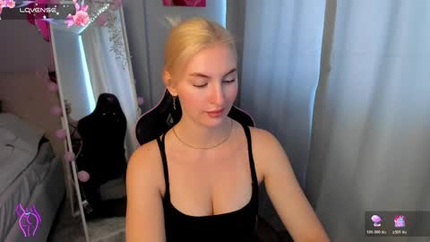 Snapshot of kimmy1_powell chatting on June 8, 2026, 3:29 am kimmy1_powell online show from June 8, 2026, 3:29 am