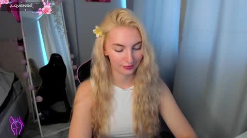 Snapshot of kimmy1_powell chatting on June 9, 2026, 2:23 am kimmy1_powell online show from June 9, 2026, 2:23 am