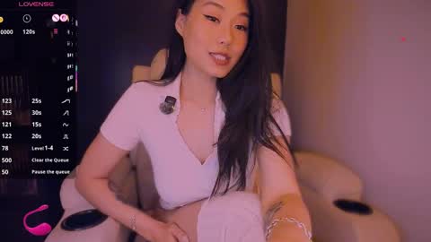 Snapshot of kimmy_chi chatting on April 27, 2026, 5:11 pm Lo online show from April 27, 2026, 5:11 pm