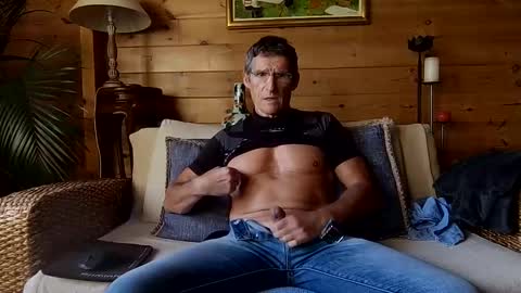 kimonoblues online show from November 22, 2025, 2:05 pm