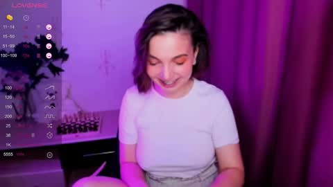 Snapshot of kindhazelhere_ chatting on December 5, 2025, 5:53 pm Hazel online show from December 5, 2025, 5:53 pm